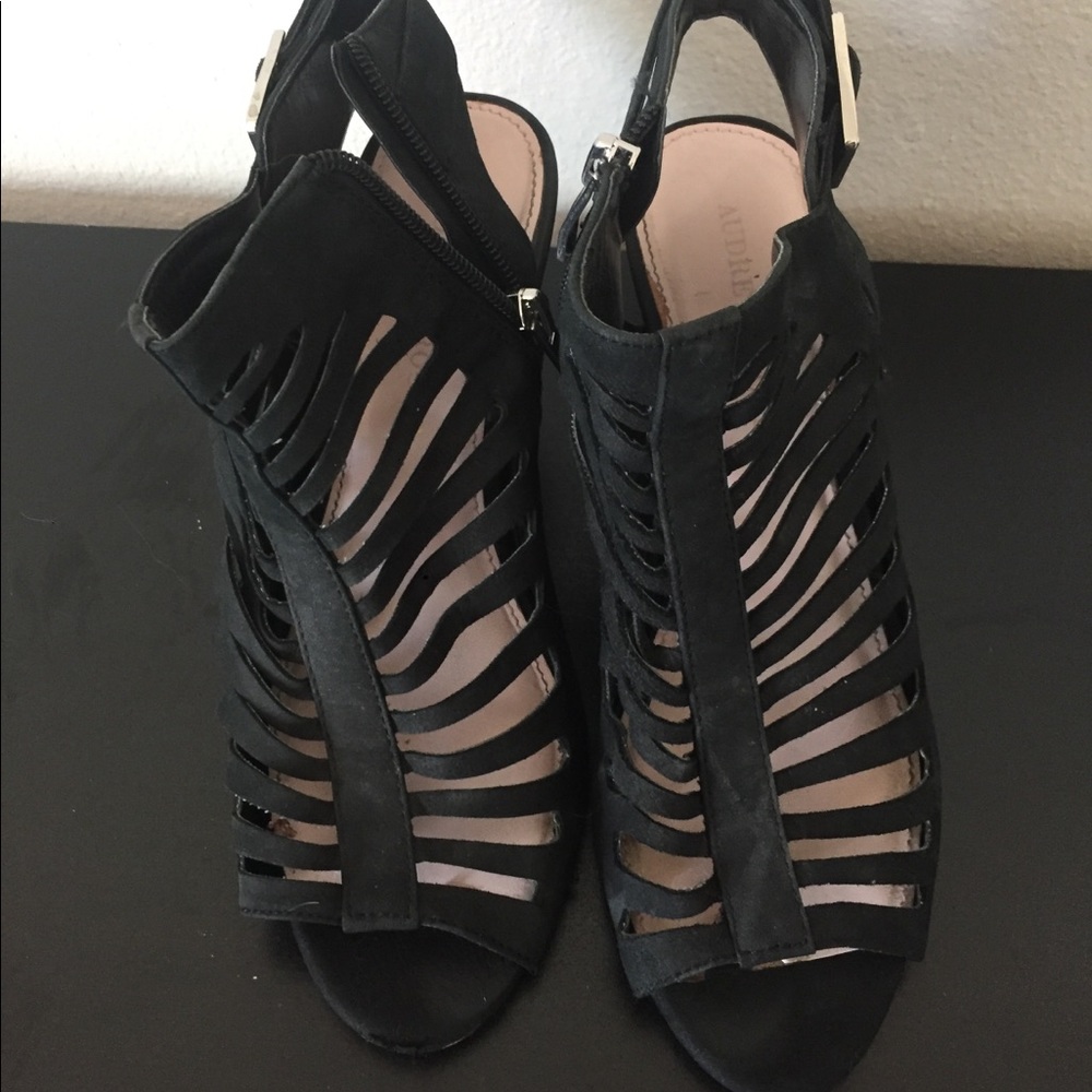 Audrey Brooke Black Heels 7